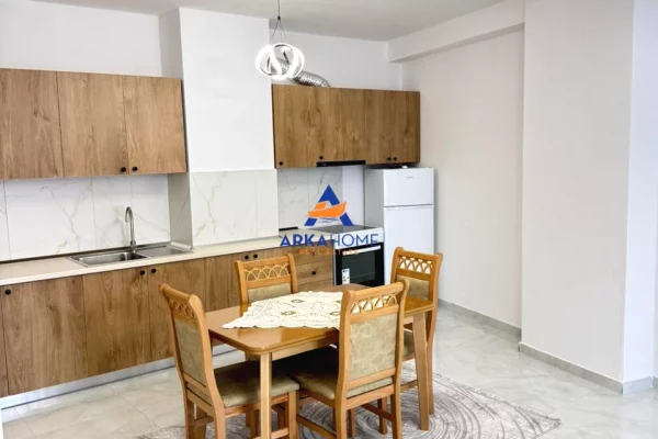 Shtepi me qera Apartament ne Tirane, 2+1, Mobilimi E mobiluar, Pagesa 652  Euro.