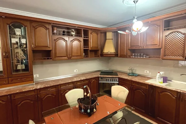 Shtepi me qera Apartament ne Tirane, 2+1, Mobilimi E mobiluar, Pagesa 760  Euro.