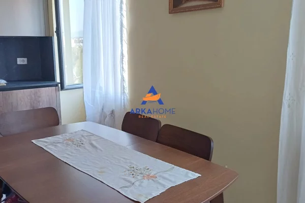 Shtepi me qera Apartament ne Tirane, 2+1, Mobilimi E mobiluar, Pagesa 800  Euro.
