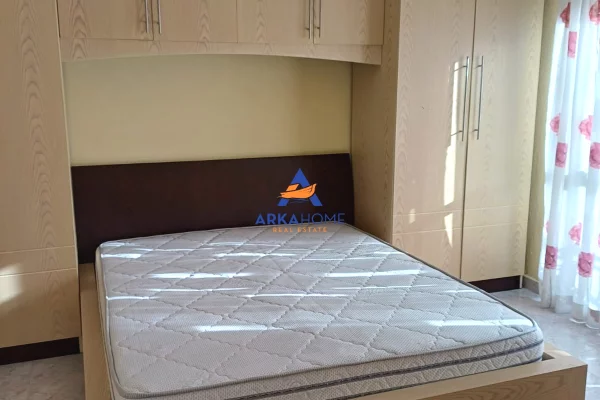 Shtepi me qera Apartament ne Tirane, 2+1, Mobilimi E mobiluar, Pagesa 800  Euro.