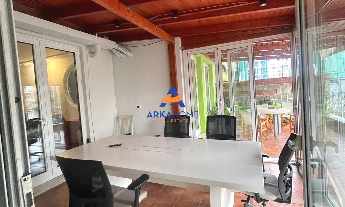 JEPET ME QERA APARTAMENT PER ZYRA 187 M2 "BLLOKU RRUGA BRIGADA E VIII" 180.000 LEKE