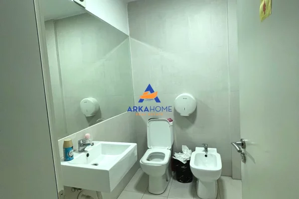 JEPET ME QERA APARTAMENT PER ZYRA 187 M2 "BLLOKU RRUGA BRIGADA E VIII" 180.000 LEKE