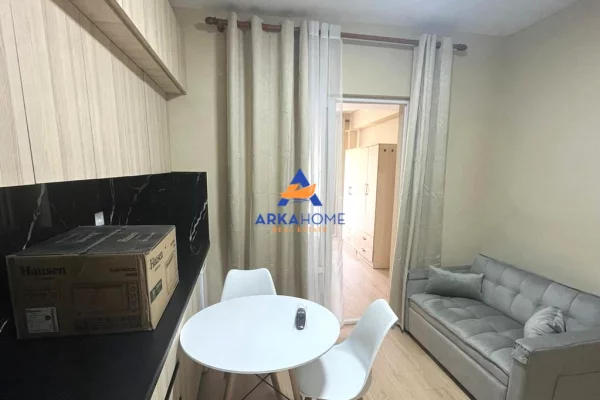 Shtepi me qera Apartament ne Tirane, 1+1, Mobilimi E mobiluar, Pagesa 631  Euro.