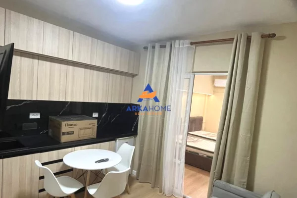 Shtepi me qera Apartament ne Tirane, 1+1, Mobilimi E mobiluar, Pagesa 631  Euro.