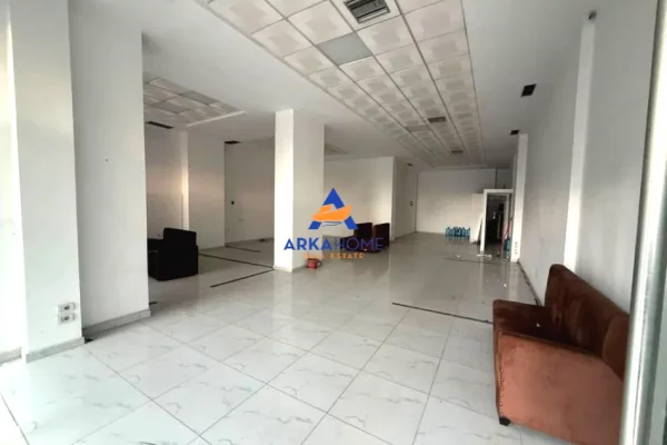 JEPET ME QIRA AMBIENT BIZNESI 415 M2 "STACIONI I TRENIT" 8300 EURO