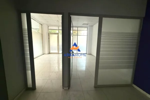 JEPET ME QIRA AMBIENT BIZNESI 415 M2 "STACIONI I TRENIT" 8300 EURO