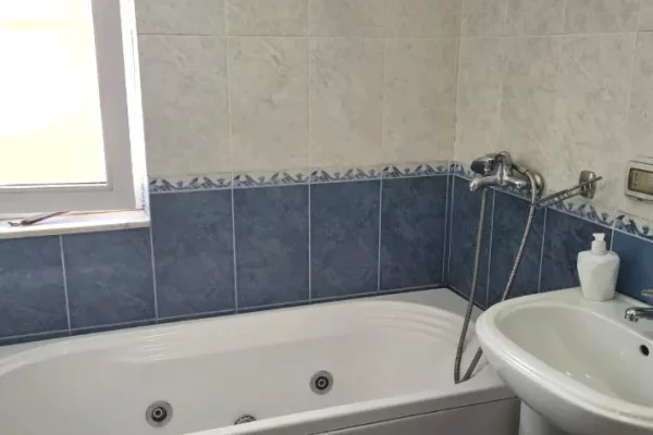 Shtepi me qera Apartament ne Tirane, 2+1, Mobilimi E mobiluar, Pagesa 650  Euro.