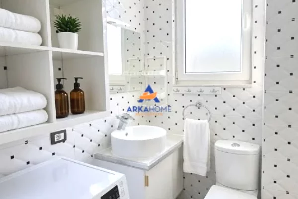 Shtepi ne shitje Apartament ne Tirane, 3+1, Mobilimi E mobiluar, Pagesa 233,000  Euro.
