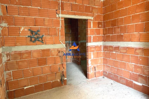 Shtepi ne shitje Apartament ne Tirane, 1+1, Mobilimi Bosh, pa mobiluar, Pagesa 134,000  Euro.