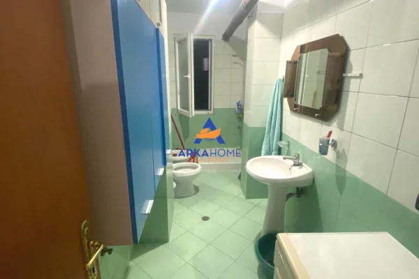 Shtepi me qera Apartament ne Tirane, 2+1, Mobilimi E mobiluar, Pagesa 545  Euro.