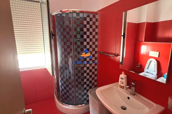 Shtepi me qera Apartament ne Tirane, 2+1, Mobilimi E mobiluar, Pagesa 708  Euro.