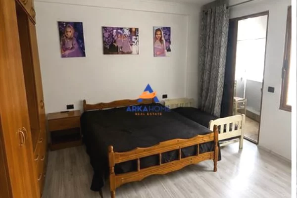 Shtepi ne shitje Apartament ne Tirane, 2+1, Mobilimi E mobiluar, Pagesa 115,000  Euro.