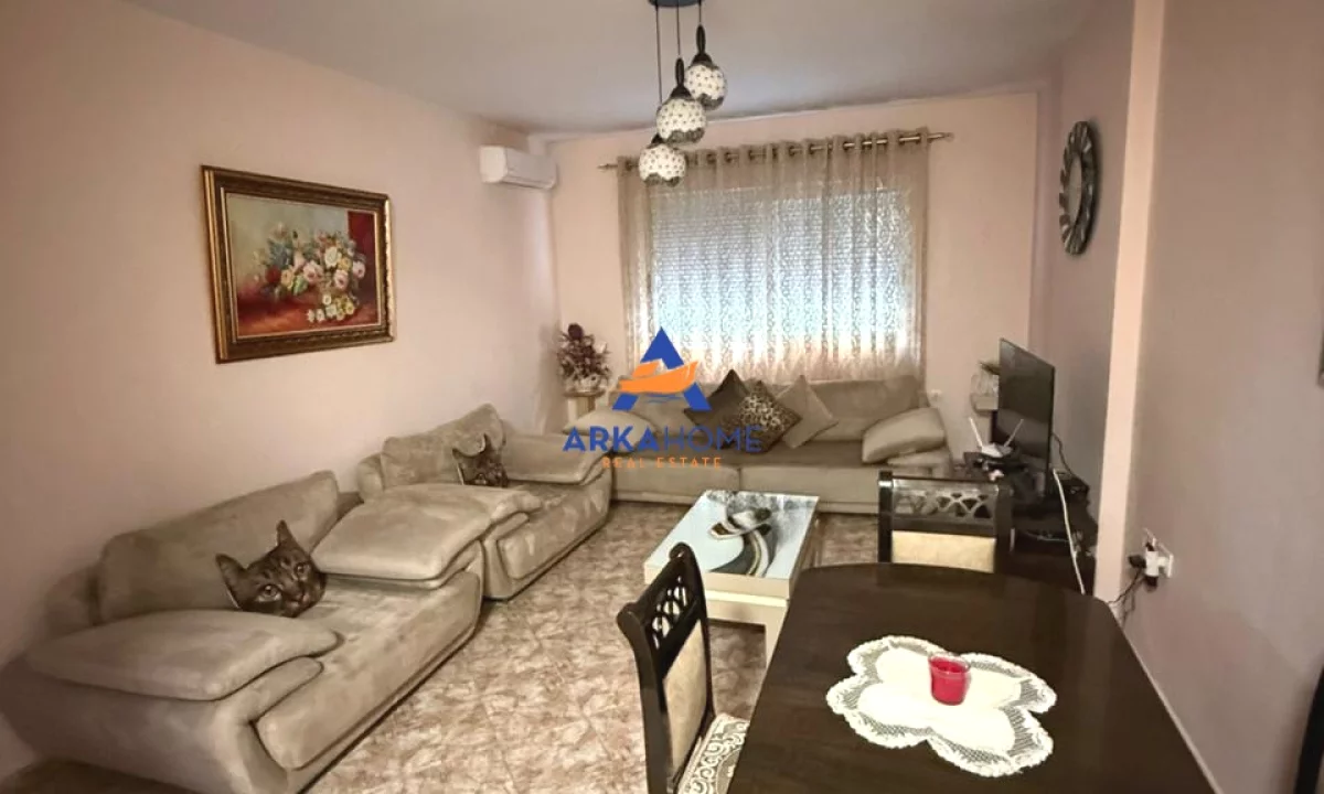 Shtepi me qera Apartament ne Tirane, 2+1, Mobilimi E mobiluar, Pagesa 875  Euro.