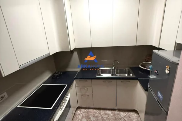 Shtepi me qera Apartament ne Tirane, 2+1, Mobilimi E mobiluar, Pagesa 875  Euro.