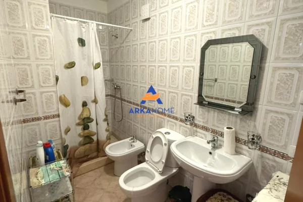 Shtepi me qera Apartament ne Tirane, 2+1, Mobilimi E mobiluar, Pagesa 875  Euro.