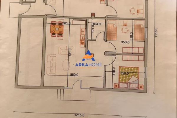 Ambient biznesi me qera 4+1 ne Tirane - 1,200 Euro