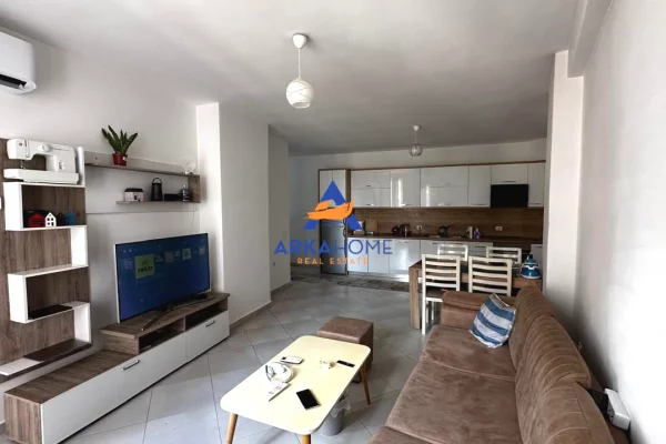 Shtepi me qera Apartament ne Tirane, 2+1, Mobilimi E mobiluar, Pagesa 656  Euro.