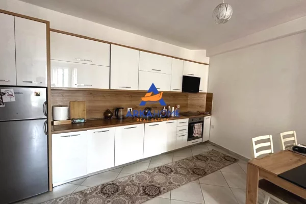 Shtepi me qera Apartament ne Tirane, 2+1, Mobilimi E mobiluar, Pagesa 656  Euro.