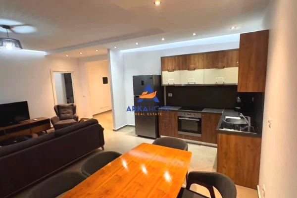 Shtepi me qera 2+1 ne Tirane - 1,000 Euro