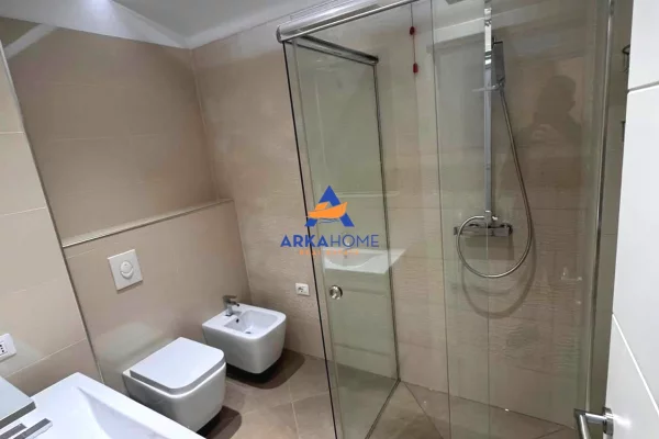 Shtepi me qera Apartament ne Tirane, 2+1, Mobilimi E mobiluar, Pagesa 1,000  Euro.