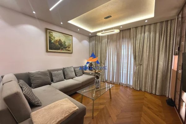 Shtepi ne shitje Apartament ne Tirane, 1+1, Mobilimi E mobiluar, Pagesa 300,000  Euro.
