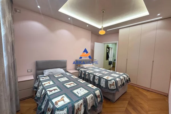 Shtepi ne shitje Apartament ne Tirane, 1+1, Mobilimi E mobiluar, Pagesa 300,000  Euro.
