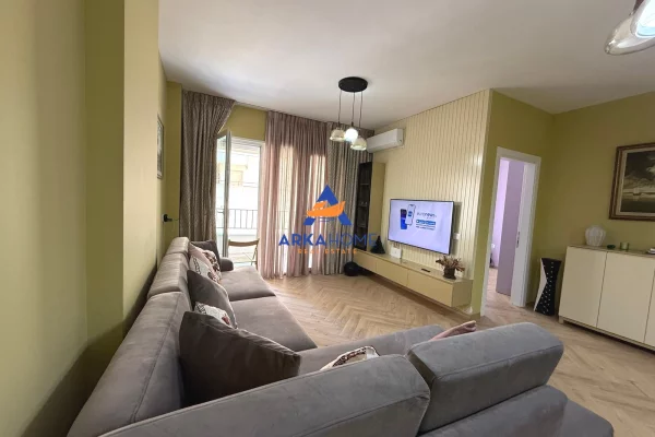 SHITET APARTAMENT 1+1+BALLKON "PAZARI I RI" 245.000 EURO