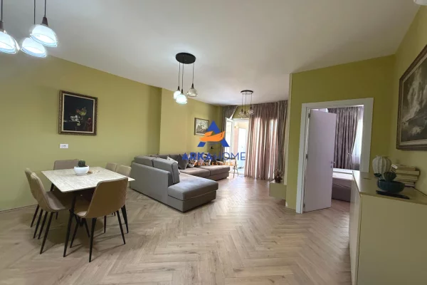 Shtepi ne shitje Apartament ne Tirane, 1+1, Mobilimi E mobiluar, Pagesa 245,000  Euro.