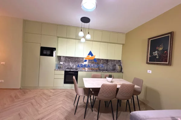 Shtepi ne shitje Apartament ne Tirane, 1+1, Mobilimi E mobiluar, Pagesa 245,000  Euro.