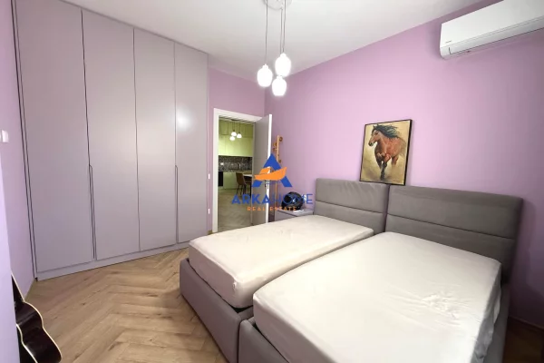 Shtepi ne shitje Apartament ne Tirane, 1+1, Mobilimi E mobiluar, Pagesa 245,000  Euro.