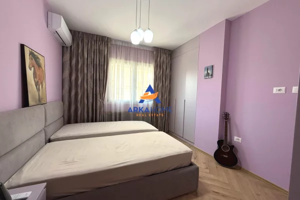 Shtepi ne shitje Apartament ne Tirane, 1+1, Mobilimi E mobiluar, Pagesa 245,000  Euro.