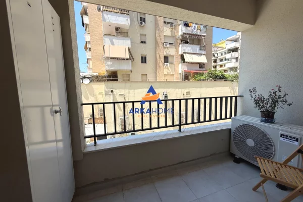 Shtepi ne shitje Apartament ne Tirane, 1+1, Mobilimi E mobiluar, Pagesa 245,000  Euro.
