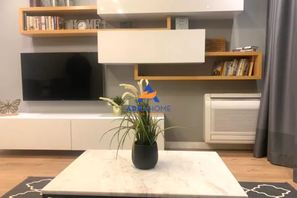 JEPET APARTAMENT ME QERA 2+1+BALLKON "RRUGA E KAVAJES" 75.000 LEKE