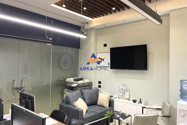 SHITET AMBIENT BIZNESI 43 M2 "KODRA E DIELLIT, PRANE KOMPLEKSIT ELEONORE" 96.820 EURO
