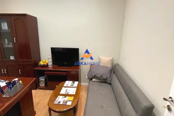 SHITET AMBIENT BIZNESI 43 M2 "KODRA E DIELLIT, PRANE KOMPLEKSIT ELEONORE" 96.820 EURO