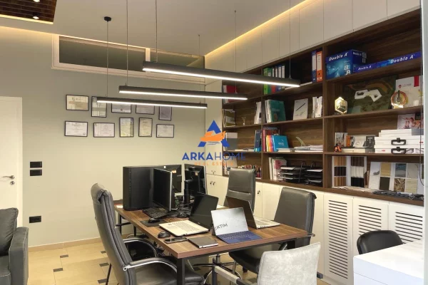 SHITET AMBIENT BIZNESI 43 M2 "KODRA E DIELLIT, PRANE KOMPLEKSIT ELEONORE" 96.820 EURO