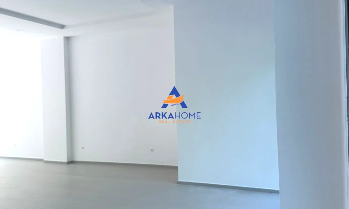 JEPET AMBIENT ME QERA 90 M2 "LIQENI I THATE" 900 EURO