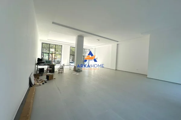 JEPET AMBIENT ME QERA 90 M2 "LIQENI I THATE" 900 EURO