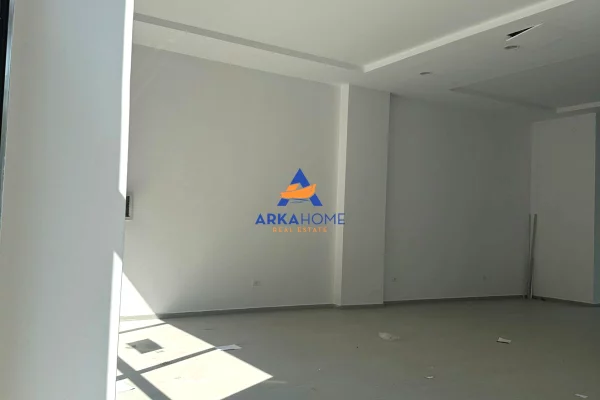 JEPET AMBIENT ME QERA 90 M2 "LIQENI I THATE" 900 EURO