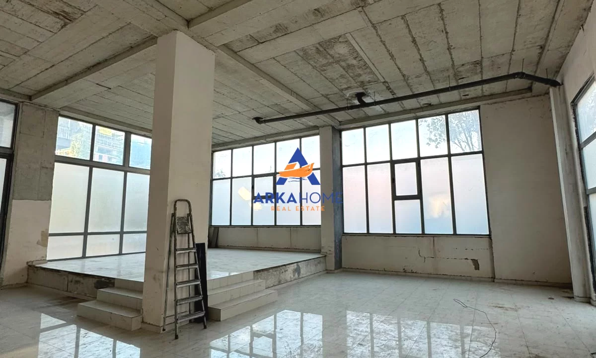 OKAZION!!! SHITET AMBIENT BIZNESI 250 M2 "LIQENI ARTIFICIAL" CMIMI I DISKUTUESHEM