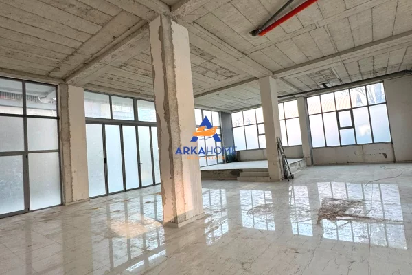 OKAZION!!! SHITET AMBIENT BIZNESI 250 M2 "LIQENI ARTIFICIAL" CMIMI I DISKUTUESHEM