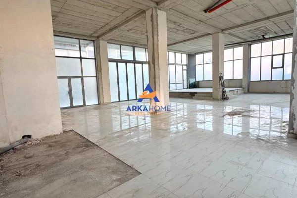 OKAZION!!! SHITET AMBIENT BIZNESI 250 M2 "LIQENI ARTIFICIAL" CMIMI I DISKUTUESHEM