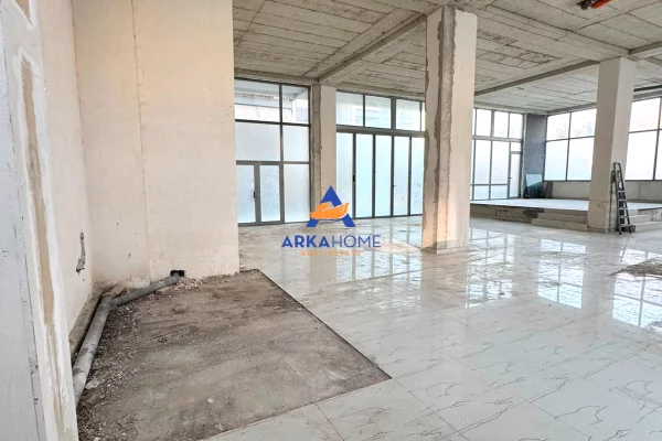 OKAZION!!! SHITET AMBIENT BIZNESI 250 M2 "LIQENI ARTIFICIAL" CMIMI I DISKUTUESHEM