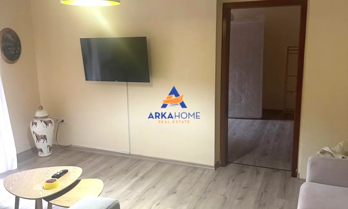 Shtepi me qera Apartament ne Tirane, 2+1, Mobilimi Pjeserisht e mobiluar, Pagesa 985  Euro.