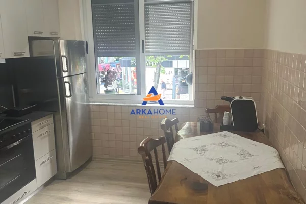 Shtepi me qera Apartament ne Tirane, 2+1, Mobilimi Pjeserisht e mobiluar, Pagesa 985  Euro.