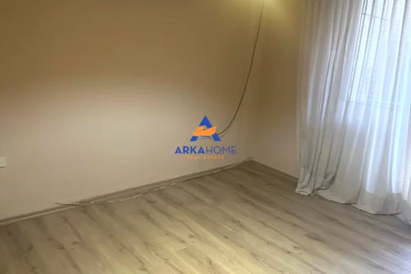 Shtepi me qera Apartament ne Tirane, 2+1, Mobilimi Pjeserisht e mobiluar, Pagesa 985  Euro.