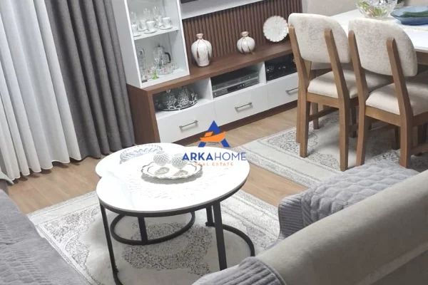 Shtepi ne shitje Apartament ne Tirane, 2+1, Mobilimi E mobiluar, Pagesa 168,674  Euro.