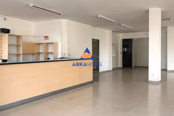 JEPET AMBIENT BIZNESI ME QERA 70 M2 "RRUGA E ELBASANIT" 60.000 LEKE