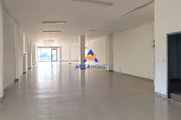 JEPET AMBIENT BIZNESI ME QERA 70 M2 "RRUGA E ELBASANIT" 60.000 LEKE