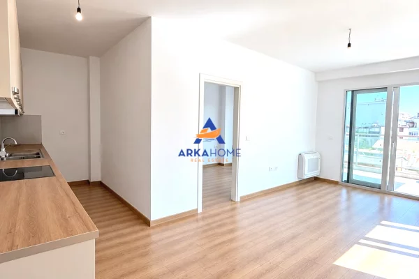 JEPET APARTAMENT ME QERA 1+1+BALLKON "FARMACIA 10, RRUGA E DIBRES" 60.000 LEKE